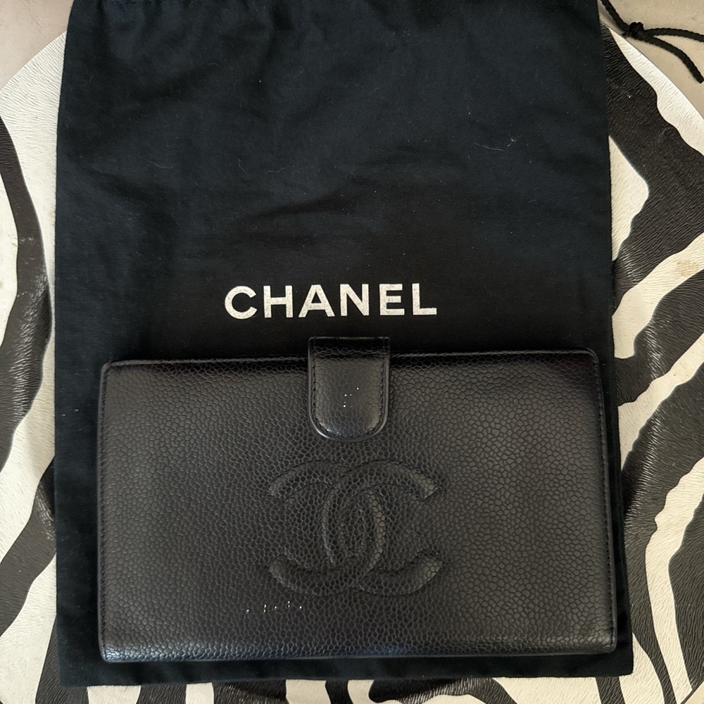 VINTAGE CHANEL CAVIAR BI-FOLD 🖤  Leather Wallet